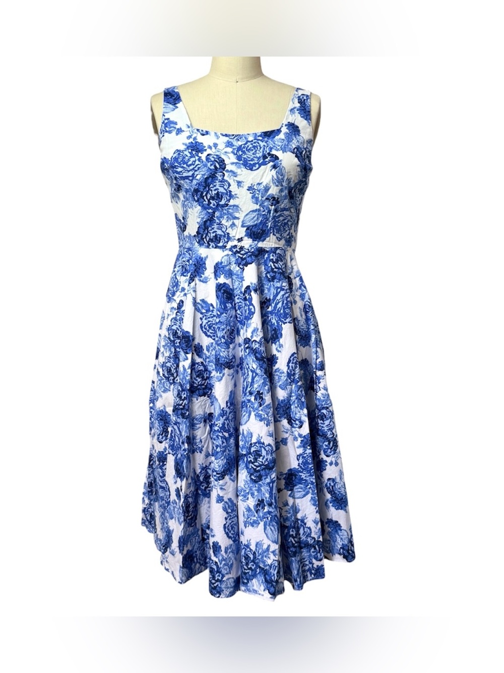 Bailey Blue Fit and Flare Floral Sun Dress White Blue M